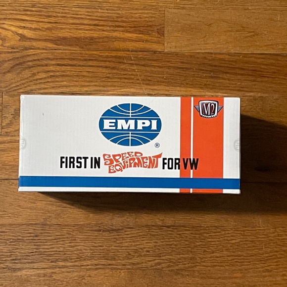 1960 EMPI VW Delivery Van Deluxe Model 1:24 Scale - Picture 5 of 5